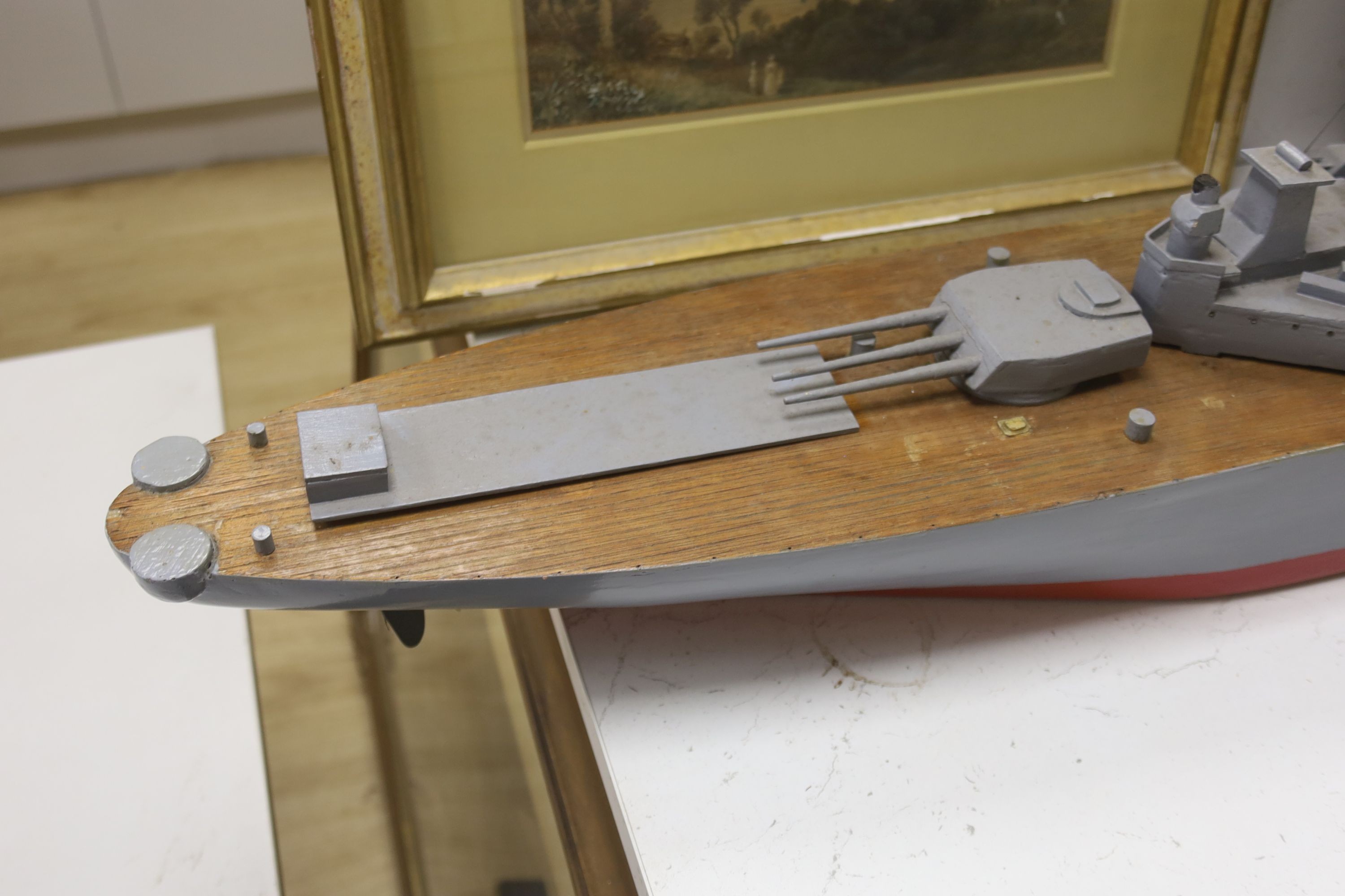 A model of British battle cruiser, length 142cm